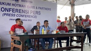 Konferensi pers JNE soal beras bansos yang dikubur. (ist) - Soal Beras Bansos Dikubur: JNE Minta Maaf dan Ancam Polisikan Rudi Samin