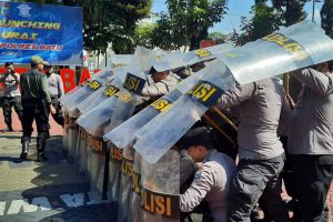 latihan pengendalian massa polres batu. dik.