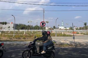 Lokasi Taman Bunga Merjosari, yang sudah terpasang rambu larangan parkir. (bim) - Dishub Kota Malang Pasang Rambu Larangan Parkir di Taman Bunga Merjosari