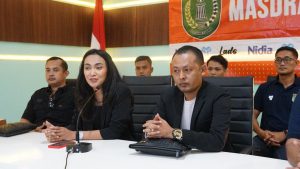 managemen persibo secara resmi memperkenalkan head coach atau pelatih kepala11