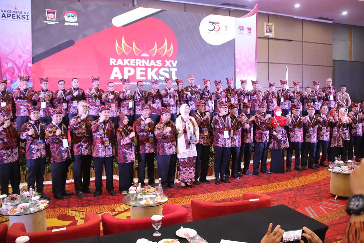 Mendag bersama 90 Wali Kota se-Indonesia dalam Rakernas APEKSI XV. (ist) - Rakernas APEKSI XV, Sutiaji: Pentingnya Kolaborasi, Inovasi dan Isu Strategis Perkotaan