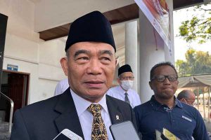 menko pmk, muhadjir effendy, saat menjawab pertanyaan awak media