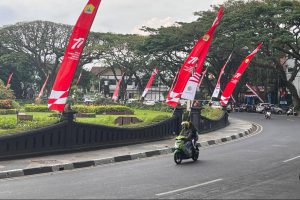 pagar alun alun tugu kota malang yang direncanakan sebelumnya bakal dibongkar untuk pembangunan pedestrian. bim