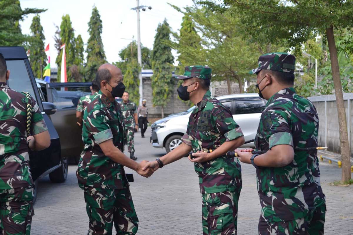 Pangdam V/Brw Mayjen TNI Nurchahyanto beserta rombongan saat melakukan kunjungan kerja di wilayah Kodim 0813 Bojonegoro