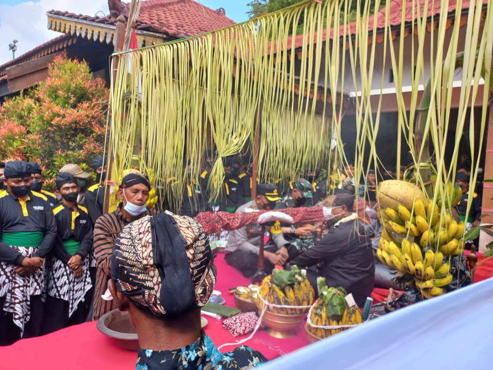 pemkab tulungagung gelar prosesi jamasan tombak pusaka 1
