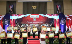pemprov dan pemkab pemko se jatim borong 32 penghargaan bkn award 2022