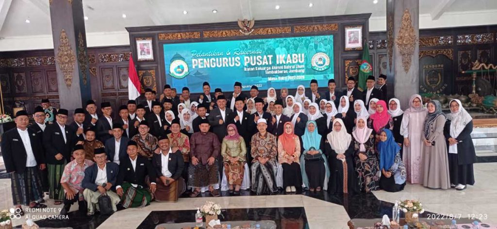 Pengurus IKABU bersama Bupati Jombang. (ful) - Tongkat Estafet Kepemimpinan IKABU Dipegang Faizun Amir