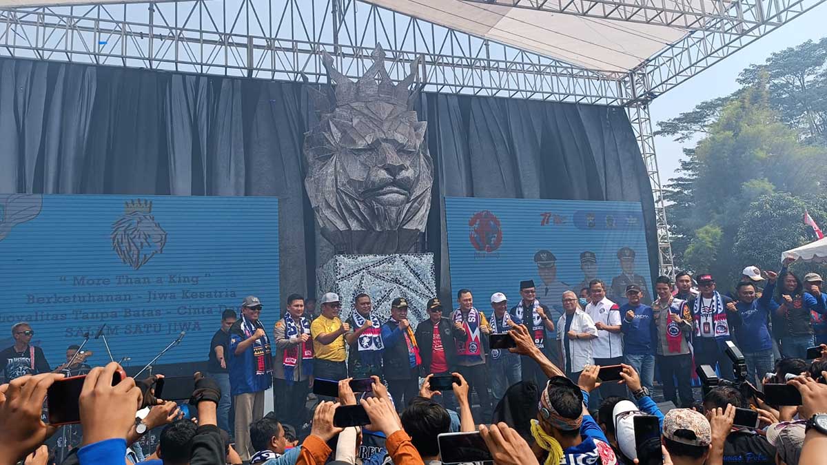 Peresmian monumen Singo di Stadion Kanjuruhan Kepanjen. (ist) - Pembangunan Patung Singa Cinta Damai Telan Biaya Hingga Rp500 Juta