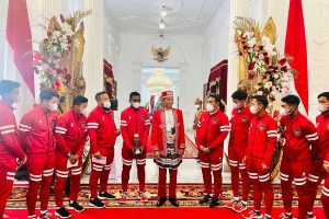 Pertemuan Presiden Jokowi dan timnas U-16. (ist) - Timnas Temui Jokowi di Istana Merdeka Persembahkan Trofi Piala AFF U-16