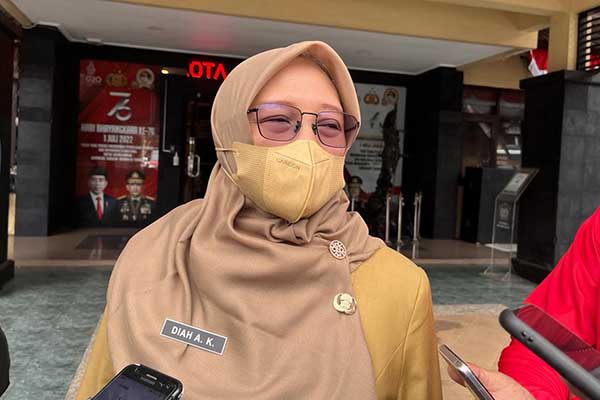 plt kepala dpurpkp kota malang, diah ayu kusumadewi, saat menjawab pertanyaan awak media tunggu enam tahun lagi kota malang bebas banjir