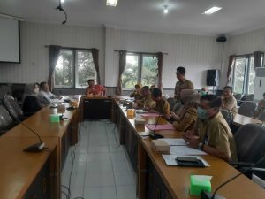 rapat terkait 16 tenaga kesehatan rsud lawang di gedung dprd kabupaten malang. ist