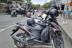 Salah satu titik parkir di bagian selatan Alun-alun Kota Batu. (dik) - Rencana Pengelolaan Parkir Pihak Ketiga Masih Jalan Ditempat