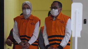 Terpidana kasus suap Puput Triana dan Hasan Aminudin. (ist) - KPK Sita Aset Bupati Probolinggo Puput Tantriana Senilai Rp 104,8 Miliar