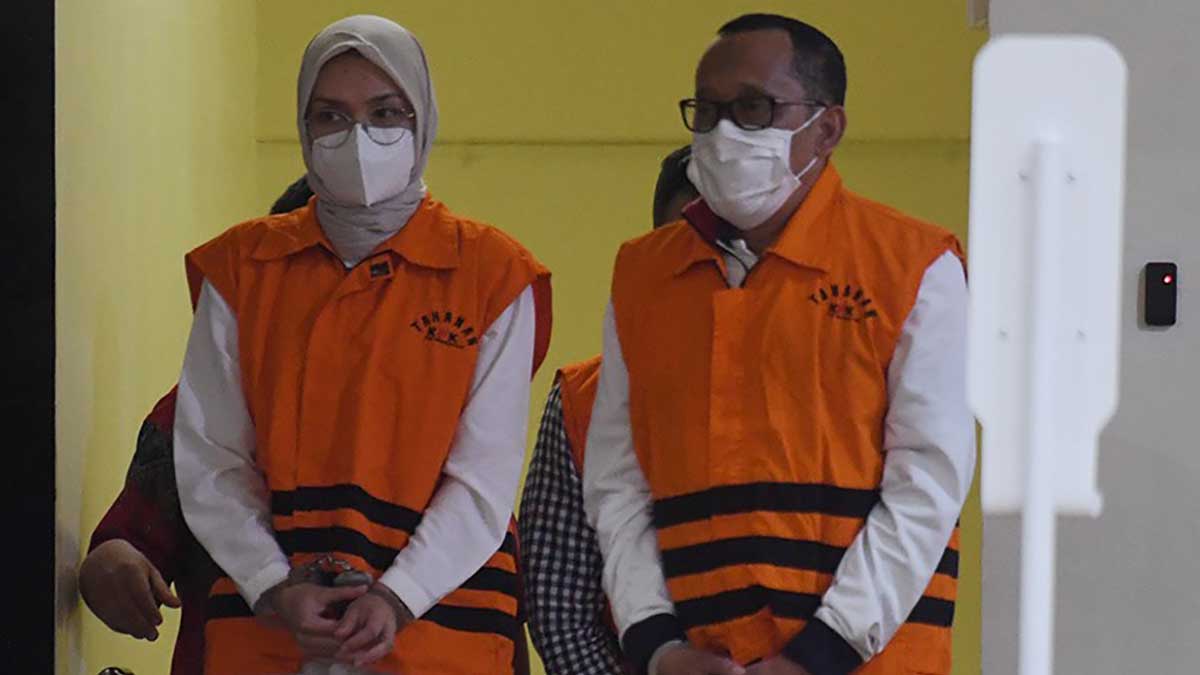Terpidana kasus suap Puput Triana dan Hasan Aminudin. (ist) - KPK Sita Aset Bupati Probolinggo Puput Tantriana Senilai Rp 104,8 Miliar