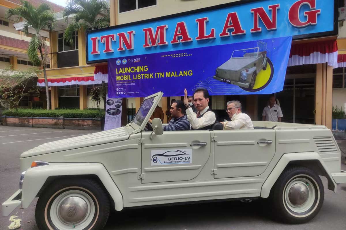 Uji coba mobil listrik Bedjo-EV. (rhd) - ITN Malang Luncurkan Mobil Listrik Bedjo-EV, Handal di Segala Medan