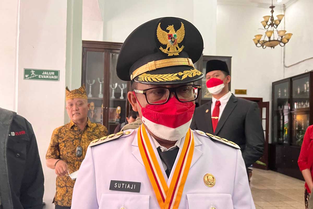 Wali Kota Malang, Drs H Sutiaji, saat menjawab pertanyaan awak media. (bim) - 30 Nama Peserta Seleksi Terbuka JPT Pratama Pemkot Malang Akan Dikirim ke KASN