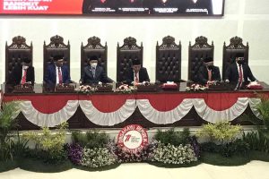 Wali Kota Malang, Suriaji, beserta jajaran pimpinan DPRD Kota Malang, saat menyimak pidato kenegaraan secara luring. (ist) - Ikuti Pidato Kenegaraan Presiden, Wali Kota dan DPRD Bicarakan Spirit Gotong Royong