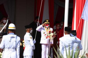 Wali Kota Malang, Sutiaji, saat memimpin jalannya prosesi Upacara HUT ke-77 RI, di Balai Kota Malang. (ist) - Upacara HUT Ke-77 RI di Kota Malang, Wali Kota Sampaikan Esensi Dibalik Perayaan