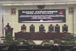 Wali Kota Malang, Sutiaji, saat menyampaikan rancangan perubahan KUA-PPAS tahun 2022. (bim) - Target Pendapatan, Belanja dan Pembiayaan Daerah Pemkot Malang 2022 Naik, Berikut Rinciannya