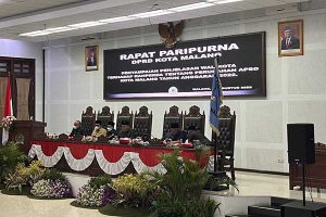 Wali Kota Malang dan Pimpinan DPRD Kota Malang, saat Rapat Paripurna tentang Penjelasan Wali Kota mengenai Perubahan APBD tahun 2022. (bim) - Pemkot Malang Turunkan Pendapatan Daerah, Naikkan Belanja 14 Persen