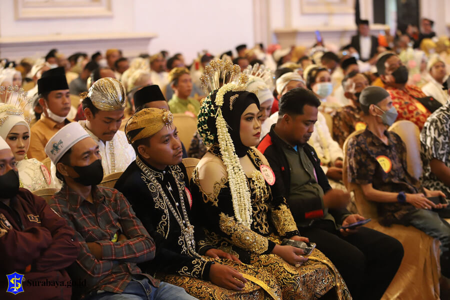 isbat nikah massal di empire palace surabaya selasa.