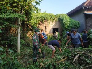 babinsa kodim 0802 ponorogo kerja bakti bersama warga