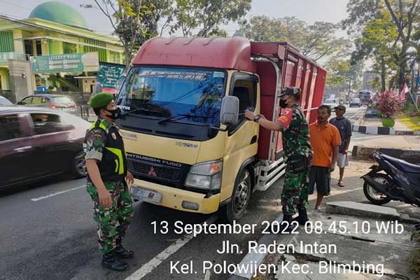 Babinsa Tlogomas laksanakan Pos Pam PMK di Pos Lantas Terminal Landungsari. (ist) - Babinsa Tlogomas Terus Laksanakan Pos Pam PMK