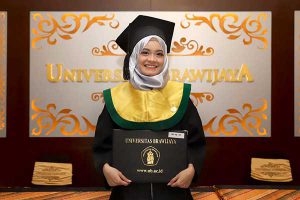 Calista Felicia Ghaydaqila, lulusan dokter termuda 18 tahun. (ist) - Calista Felicia Ghaydaqila, Lulusan Dokter Termuda 18 Tahun, Mengabdi di Daerah 3T