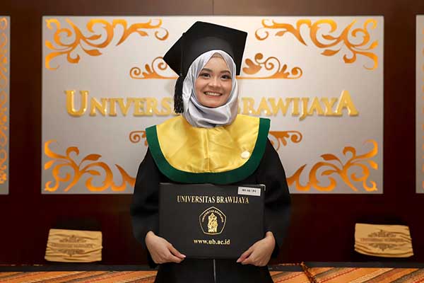 Calista Felicia Ghaydaqila, lulusan dokter termuda 18 tahun. (ist) - Calista Felicia Ghaydaqila, Lulusan Dokter Termuda 18 Tahun, Mengabdi di Daerah 3T