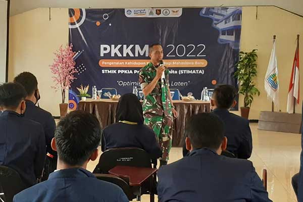 Danramil Blimbing berikan pemahaman bela negara maba STIMATA. (ist) - Danramil Blimbing Berikan Pemahaman Bela Negara Maba STIMATA