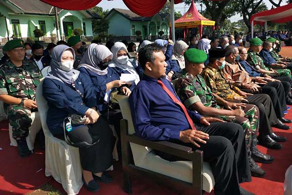 Danramil Klojen hadiri penutupan PKKMB Unmer. (ist) - Begini Harapan Danramil Klojen Saat 2.200 Maba Unmer Pamungkasi PKKMB