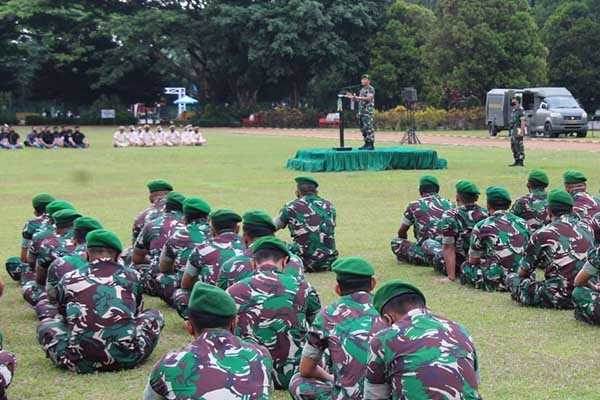 Danrem 083/Bdj sampaikan amanat Jam Komandan sekaligus pamitan. (ist) - Dandim 0833/Kota Malang Hadiri Jam Komandan dan Pamitan Danrem 083/Bdj