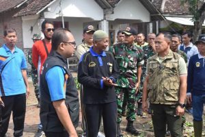 danrem kolonel deni tinjau dampak bencana hujan disertai angin