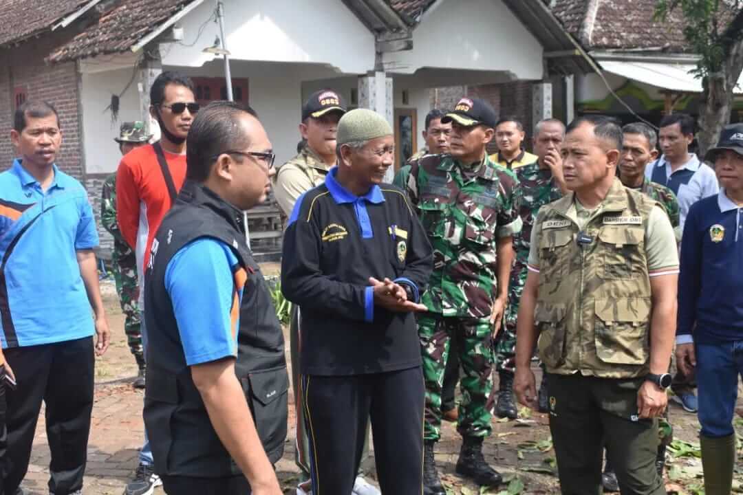 danrem kolonel deni tinjau dampak bencana hujan disertai angin