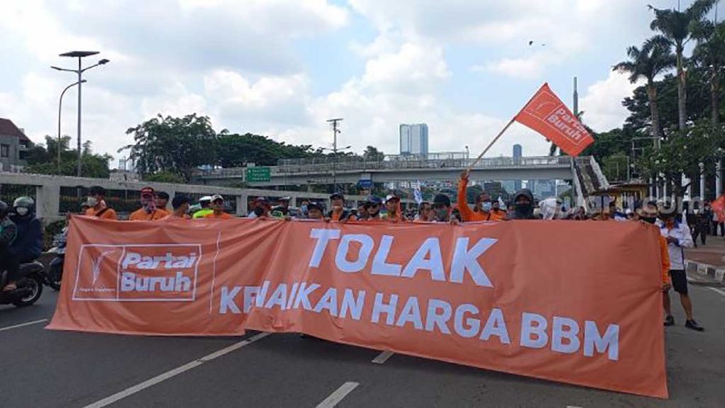 Demo buruh tolak kenaikan BBM di Jakarta. (ist) - Demo Buruh di Surabaya Tolak Kenaikan BBM Berlangsung Rusuh