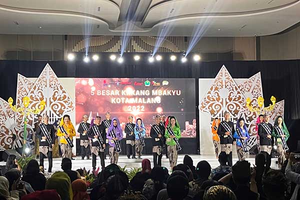 Finalis Kakang Mbakyu Kota Malang 2022, beradu wawasan di hadapan dewan juri. (bim) -