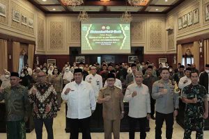 Forkopimda bersama Dai dan Khatib Kota Malang, sepakat Tangkal Radikalisme dan Intoleransi. (ist) - Tangkal Radikalisme dan Intoleransi untuk Indonesia Damai