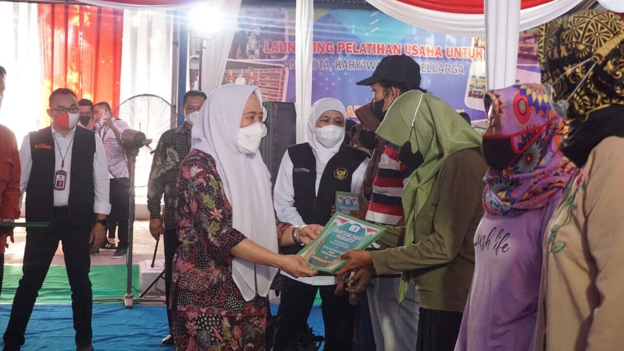 gubernur khofifah dan bupati anna menghadiri perayaan hut ke 46 koperasi karyawan redrying bojonegoro