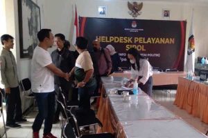 Helpdesk pelayanan Sipol di Kantor KPU Batu. (ist) - KPU Temukan 25 Nama Ganda Keanggotaan Partai