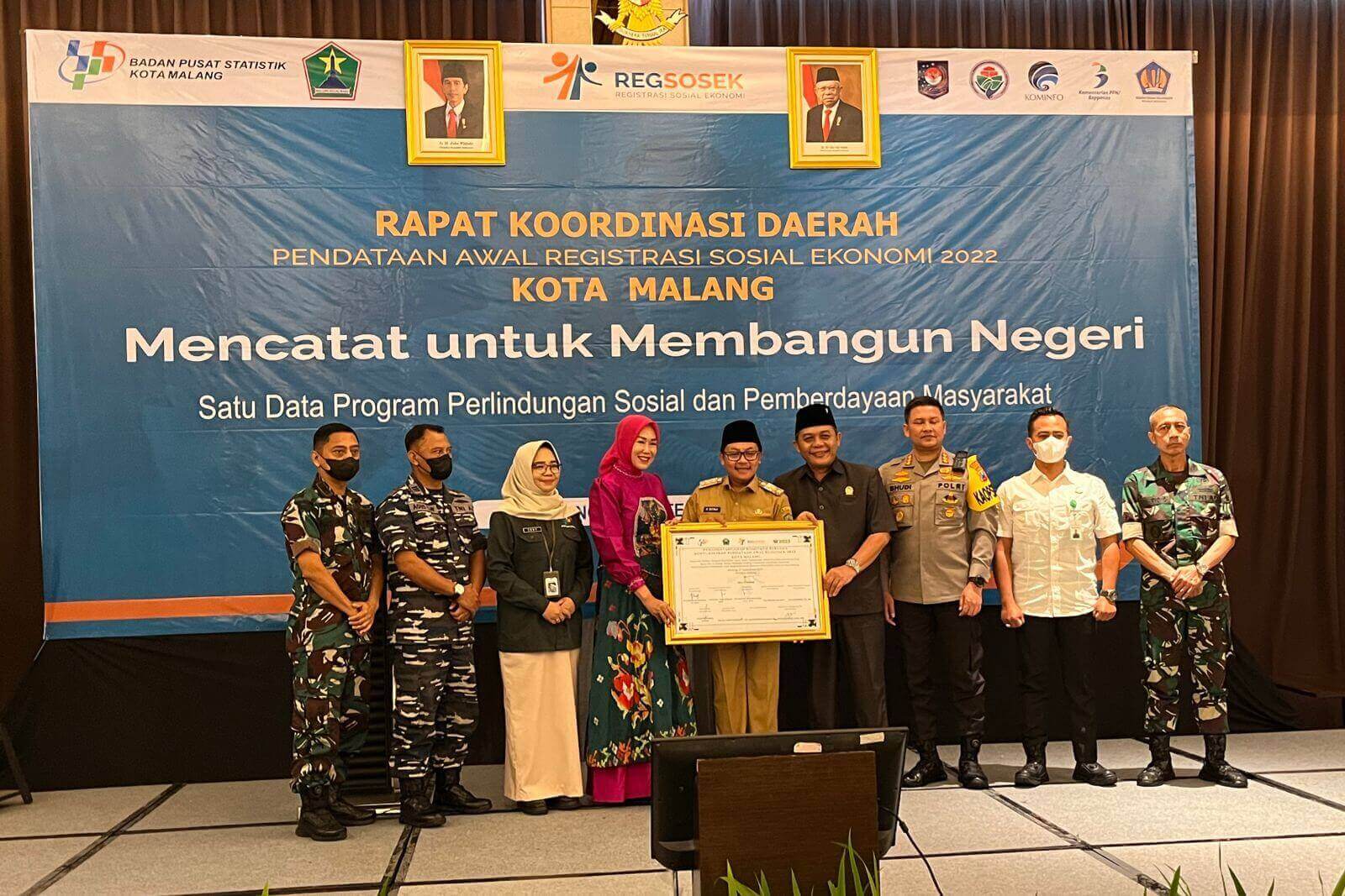 jajaran forkopimda kota malang usai penandatanganan komitmen bersama11 - Wali Kota Malang Ingatkan Pentingnya Regsosek 2022 untuk Perlindungan Sosial Masyarakat