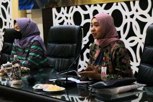 Kadinkes Batu mendampingi Wali Kota Batu dalam sebuah acara. (ist) - Dinkes Batu Targetkan Angka Stunting Anak Turun Jadi Sepuluh Persen