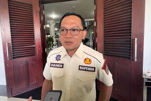 Kepala Bapenda Kota Malang, Handi Priyanto, saat menjawab pertanyaan awak media. (bim) - Strategi Pemutihan Pajak Ampuh Dongkrak Pendapatan Pajak Daerah Kota Malang