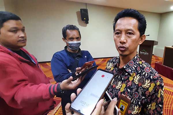 Ketua Bawaslu memberikan keterangan pada awak media. (dik) - Minim Peminat, Bawaslu Sosialisasikan Rekrutmen Panwascam