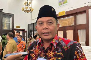 Ketua DPRD Kota Malang, I Made Riandiana Kartika, usai mengikuti rapat koordinasi dengan Pemkot Malang. (bim) - Dewan Lakukan Harmonisasi dengan Pemkot Malang dalam Pembahasan PAK