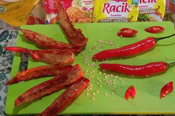 Olahan kripik cabe merah. (ist) - Maksimalkan Potensi, Polinema Diversifikasi Produk Olahan Kripik Cabe Merah