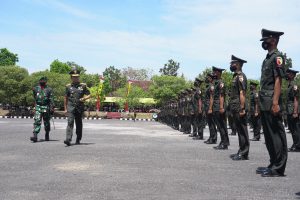 pangdam v brawijaya pimpin upacara penutupan pendidikan pertama tamtama tni ad11