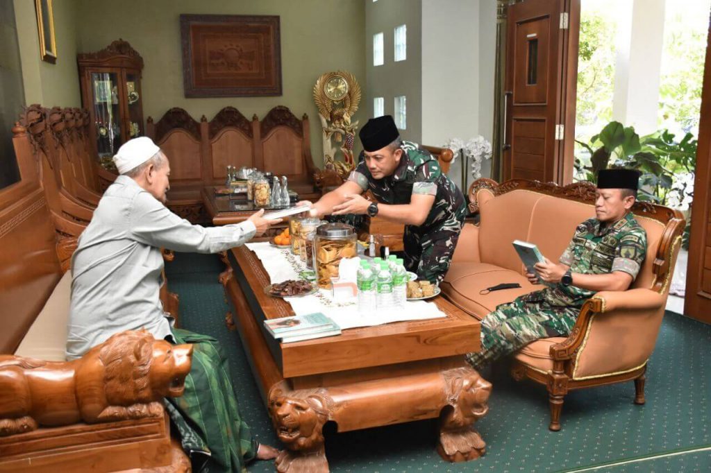 pangdam v brawijaya kunjungan ke ponpes progresif bumi sholawat1