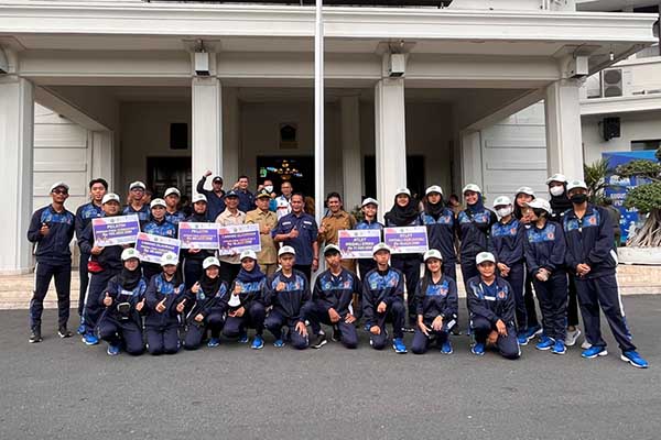 Para atlet Kota Malang, yang mendapatkan bonus Porprov ke-VII Jawa Timur. (bim) - Cair Bonus Puluhan Juta, Atlet Kota Malang Investasikan Ini