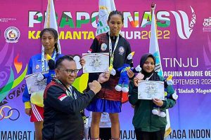 Para pemain medali di Pra Popnas Kalimantan Timur 2022. (ist) - Petinju Wanita Kota Batu Torehkan Prestasi di Samarinda