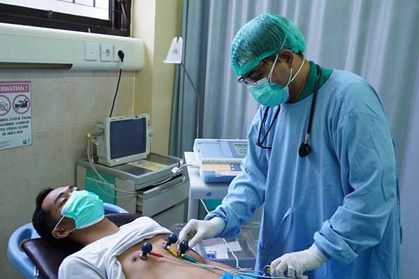 Pelayanan EKG untuk mengevaluasi fungsi jantung di RSUD Kota Malang. (ist) - Peringati Hari Jantung Sedunia 2022, Dinkes Kota Malang Upgrading Pengetahuan Tenaga Medis